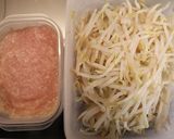 美味♪塩麹鶏ミンチとレンジもやしの炒め物作り方1写真