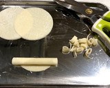 余った餃子の皮で簡単もやしスープ！作り方1写真