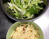 白菜とりんごのピーナッツマヨサラダ作り方1写真