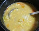白菜と人参、溶き卵の優しいお味噌汁作り方4写真