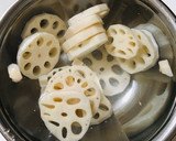 簡単☆鶏肉と蓮根の甘辛炒め作り方2写真