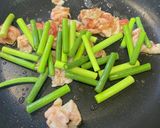 ニンニクの芽と豚肉の炒め物作り方2写真