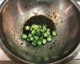 鮭のステーキ　梅とオクラの和風ソース作り方2写真