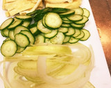 きゅうり玉ねぎとお揚げさんの味噌汁作り方1写真