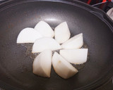 カブと豚肉のしょうが焼(日本食研たれ)作り方1写真