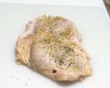 チキンのハーブソテー・レモンバターソース作り方1写真