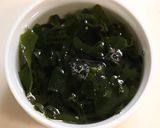 朝夕♪菊芋・枝豆・玉ねぎ・わかめの味噌汁作り方1写真