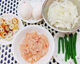 簡単鶏挽肉と竹輪の親子丼♬作り方1写真