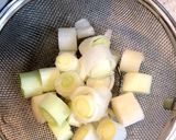 ほっこり里芋と鶏もも肉の煮物♪みそ味作り方2写真