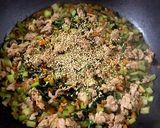 お弁当にも！小松菜とミンチの甘辛炒め丼作り方3写真