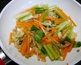 簡単!ホタテと根菜のマヨポン炒め作り方3写真