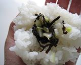 熱々☆太白ごま油で塩こんぶ&ねぎおにぎり作り方4写真