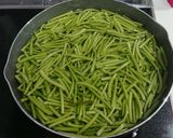 芋づると豚肉のニンニク醤油炒め！作り方4写真