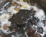 天然キノコのシモコシ等と里芋のイカ墨煮！作り方8写真