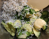 釜揚げしらす胡瓜アボカドのマヨサラダ作り方3写真