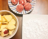 にぎにぎ楽しい♪小間肉とさつまいもの煮物作り方1写真