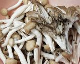 生姜たれで♪冷凍こんにゃくとキノコ炒め作り方1写真