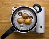 ポテトとミンチの食べるラー油和え作り方1写真