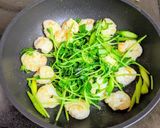 海老と豆苗のプリッシャキ炒め作り方5写真