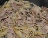ほかほかご飯に牛肉とごぼうの味噌炒め作り方2写真