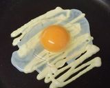 材料3つ☆　マヨネーズで目玉焼き作り方2写真