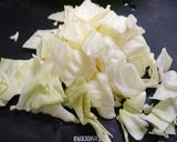 疲労回復！むね肉とキャベツのスープ作り方1写真