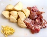 超簡単！生姜香る♪トマト風味の鶏肉じゃが作り方1写真