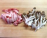 豚肉としめじのバター醤油炒め作り方1写真