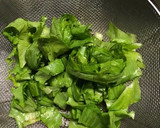 レタスの外葉と卵のとろとろスープ作り方1写真