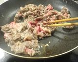 牛肉の塩麹ニンニクソテー作り方2写真