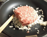 甘辛ひき肉ときのこの蒸し炒め作り方2写真