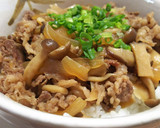 美味しくカサ増し♪きのこ牛丼／時々on卵作り方7写真