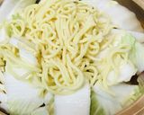 鍋の素活用●煮込みラーメン＆餃子鍋作り方2写真