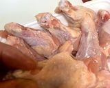 鳥手羽元とふきの簡単煮作り方2写真