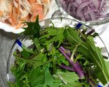 カニカマと水菜・玉ねぎの胡麻マヨサラダ作り方1写真