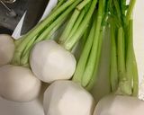 簡単カブと葉とお肉炒め作り方1写真