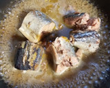 さば水煮缶と焼肉のたれで簡単煮付！作り方1写真