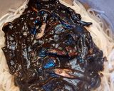 うどんでイカ墨ソースを使ってパスタ風作り方3写真