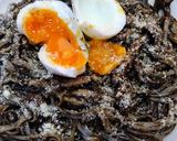 うどんでイカ墨ソースを使ってパスタ風作り方4写真
