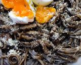 うどんでイカ墨ソースを使ってパスタ風作り方5写真