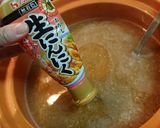 コク旨！【鶏肉のガーリック味噌バター鍋】作り方4写真