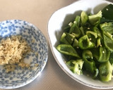 大人気！簡単！ピーマンとサバみそ煮缶炒め作り方1写真