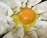 レトルト●餃子とおとしたまごの一玉焼き作り方2写真