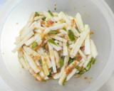 簡単副菜☆山芋のめんつゆ梅肉おかか和え作り方3写真