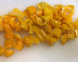 パプリカとゆで玉ねぎと蒸し鶏の和え物作り方1写真