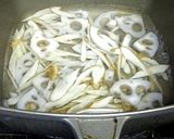牛肉とごぼうとれんこんの炒め物☆作り方1写真