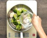ブロッコリーと鶏肉のザーサイ炒め作り方2写真