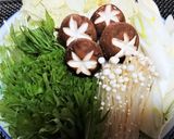 冬にポカポカ!【豚しゃぶの鶏がら塩麹鍋】作り方3写真