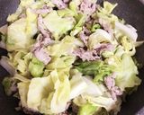 豚小間とキャベツの味噌炒め作り方1写真