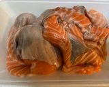脂のり鮭のアラ(腹身)としめじの甘辛煮作り方1写真
